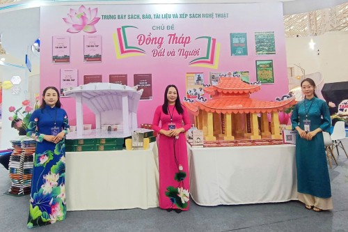 Thư viện tỉnh Đồng Tháp trưng bày sách và xếp sách nghệ thuật kỷ niệm 80 năm Ngày Quốc khánh 02/9